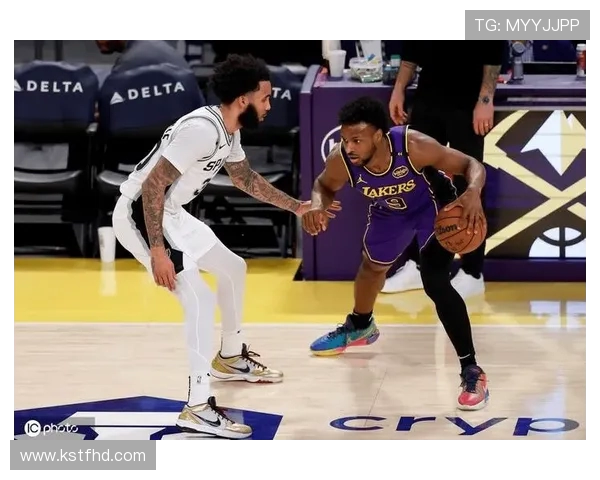 原创湖人大胜雄鹿詹姆斯父子很尴尬：布朗尼首发爆砍0分，杨涵森笑了